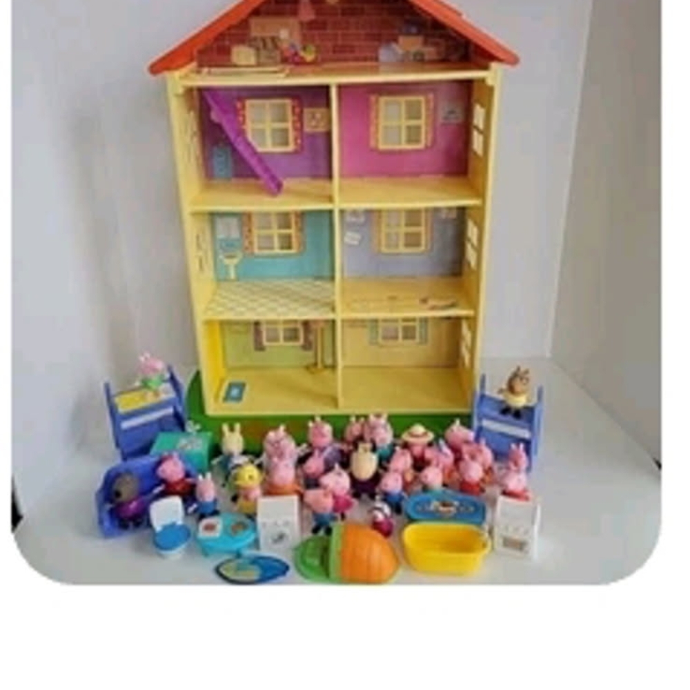 Peppa Pig Yellow and Pink Dollhouse with Accessories